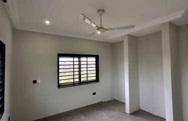 Stunning 3-Bedroom House for Sale – Lakeside