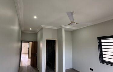 Stunning 3-Bedroom House for Sale – Lakeside