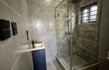 Stunning 3-Bedroom House for Sale – Lakeside