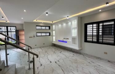 Stunning 3-Bedroom House for Sale – Lakeside