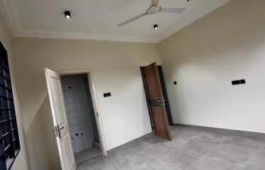 Stunning 3-Bedroom House for Sale – Lakeside