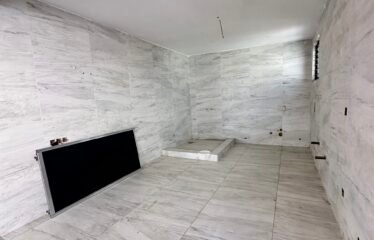 Luxury 7-Bedroom House with Pool & Bar For Sale – Adringanor